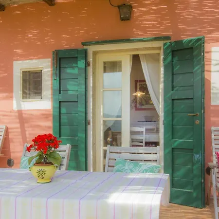 Valle Di Lazzaro Farkas Vakantieboerderij